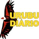 Urubu vermelho e preto com as asas abertas ao lado dele escrito "URUBU DIÁRIO" onde o acento agudo do A é uma estrela de 5 pontas